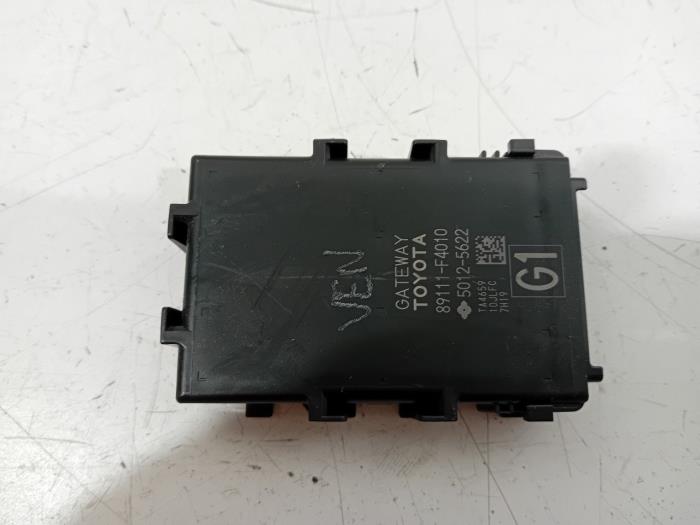 Gebruikte Gateway module Toyota C-HR Prijs € 40,00 Margeregeling aangeboden door Van der Ven Autorecycling B.V.