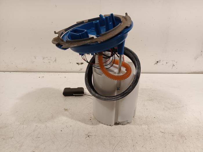 Gebruikte Tank element Pomp Skoda Karoq Prijs € 90,00 Margeregeling aangeboden door Van der Ven Autorecycling B.V.