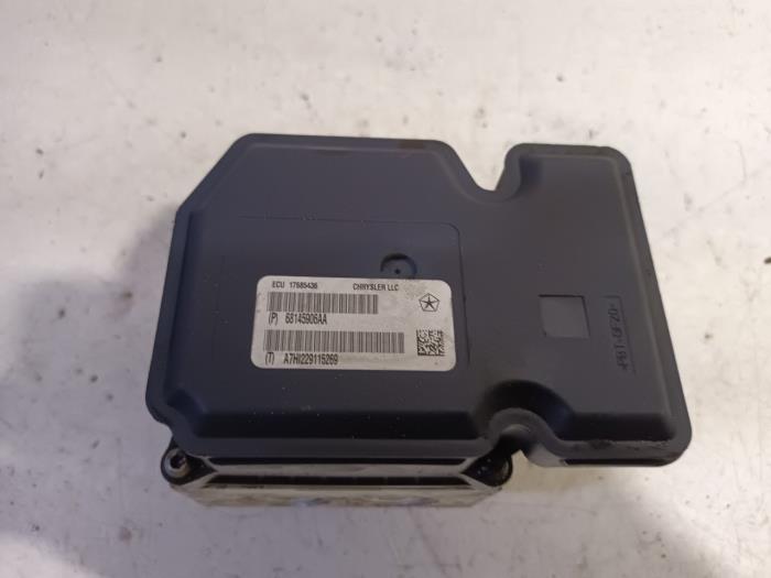 Gebruikte ABS Pomp Jeep Grand Cherokee Prijs € 185,00 Margeregeling aangeboden door Van der Ven Autorecycling B.V.