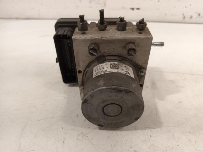 Gebruikte ABS Pomp Peugeot 3008 Prijs € 85,00 Margeregeling aangeboden door Van der Ven Autorecycling B.V.