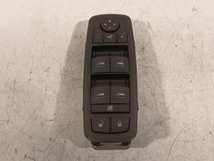 Gebruikte Raam schakelaar elektrisch Jeep Grand Cherokee Prijs € 65,00 Margeregeling aangeboden door Van der Ven Autorecycling B.V.