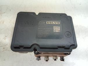 Gebruikte ABS Pomp Volvo V60 Prijs € 65,00 Margeregeling aangeboden door Van der Ven Autorecycling B.V.