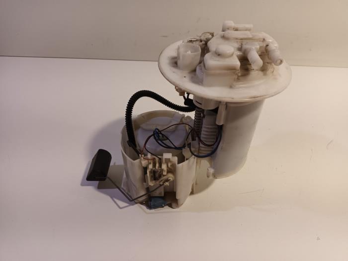 Gebruikte Tank element Pomp Toyota Auris Prijs € 35,00 Margeregeling aangeboden door Van der Ven Autorecycling B.V.