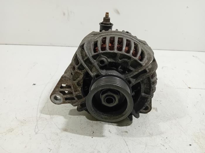Gebruikte Dynamo Jeep Grand Cherokee Prijs € 65,00 Margeregeling aangeboden door Van der Ven Autorecycling B.V.