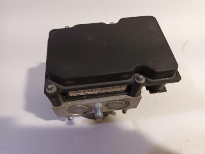 Gebruikte ABS Pomp Peugeot 107 Prijs € 20,00 Margeregeling aangeboden door Van der Ven Autorecycling B.V.
