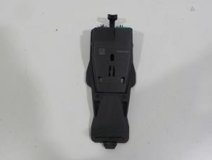 Gebruikte Cruise control sensor Volvo V40 Prijs € 45,00 Margeregeling aangeboden door Van der Ven Autorecycling B.V.