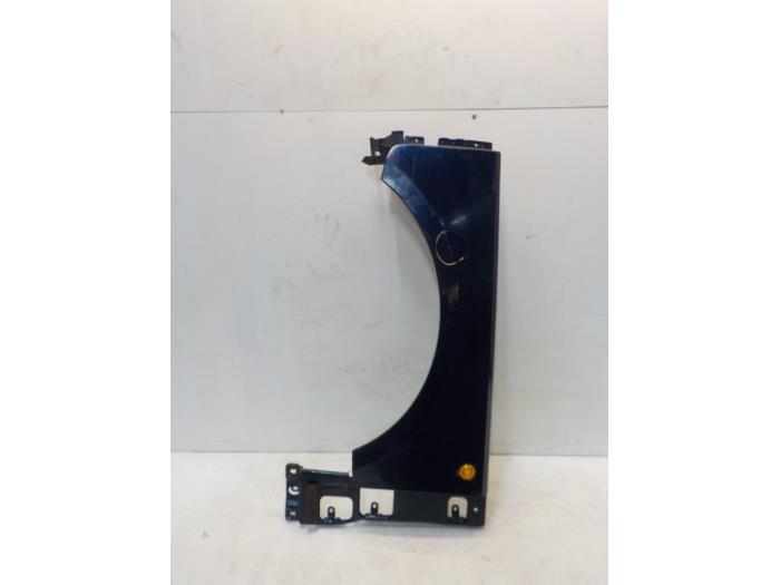 Scherm links-voor van een Landrover Range Rover 2002