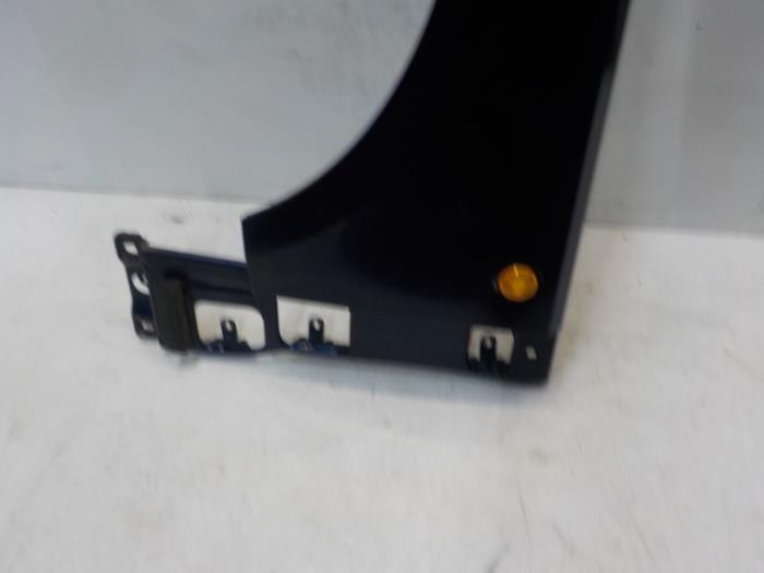 Scherm links-voor van een Landrover Range Rover 2002