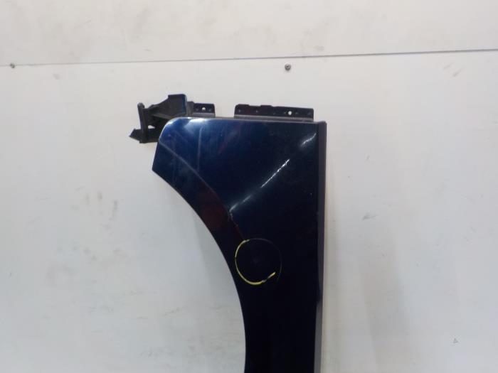 Scherm links-voor van een Landrover Range Rover 2002