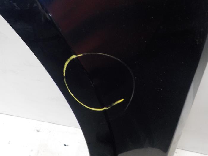 Scherm links-voor van een Landrover Range Rover 2002