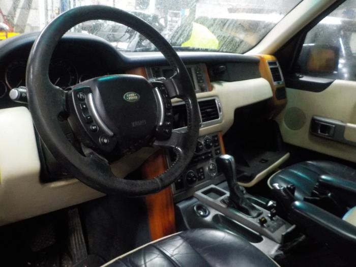 Scherm links-voor van een Landrover Range Rover 2002