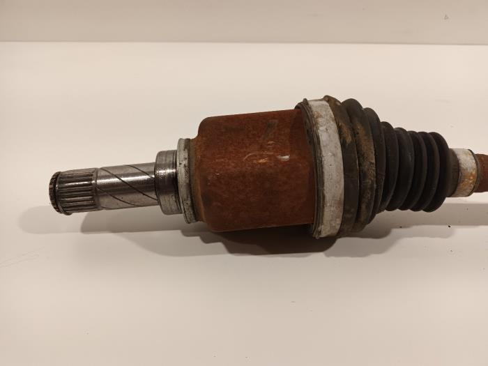 Aandrijfas links-voor van een Dacia Dokker 2016