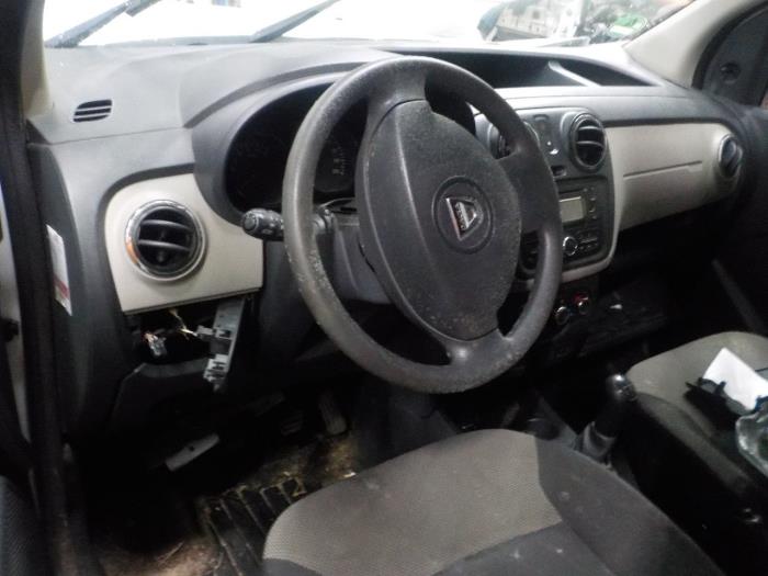 Aandrijfas links-voor van een Dacia Dokker 2016