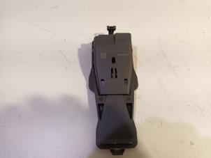 Gebruikte Cruise control sensor Volvo V40 Prijs € 30,00 Margeregeling aangeboden door Van der Ven Autorecycling B.V.