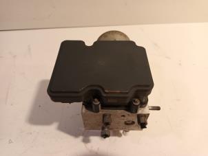 Gebruikte ABS Pomp Renault Zoe Prijs € 130,00 Margeregeling aangeboden door Van der Ven Autorecycling B.V.