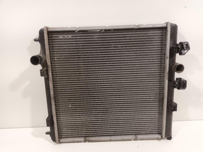 Gebruikte Radiateur Peugeot 208 Prijs € 20,00 Margeregeling aangeboden door Van der Ven Autorecycling B.V.
