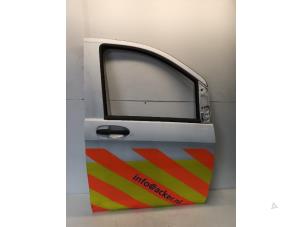 Gebruikte Portier 4Deurs rechts-voor Mercedes Vito Prijs € 485,00 Margeregeling aangeboden door Van der Ven Autorecycling B.V.