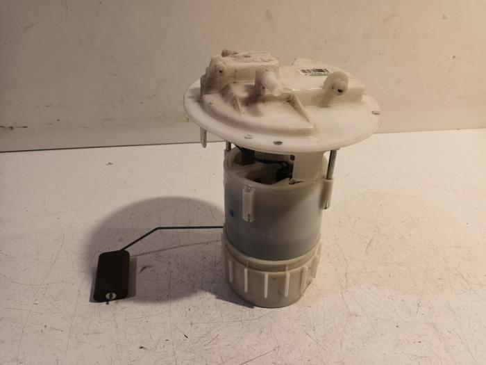 Gebruikte Tank element Pomp Peugeot 208 Prijs € 25,00 Margeregeling aangeboden door Van der Ven Autorecycling B.V.
