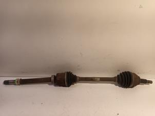 Gebruikte Cardanas rechts-voor (VWA) Opel Vivaro Prijs € 85,00 Margeregeling aangeboden door Van der Ven Autorecycling B.V.