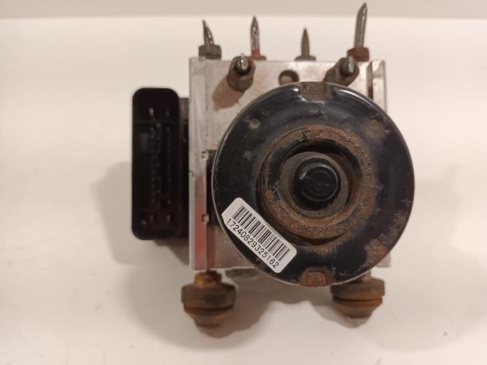 Gebruikte ABS Pomp Suzuki Swift Prijs € 149,95 Margeregeling aangeboden door Van der Ven Autorecycling B.V.