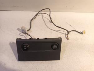 Gebruikte 12 Volt aansluiting Hyundai Grand Santa Fe Prijs € 15,00 Margeregeling aangeboden door Van der Ven Autorecycling B.V.