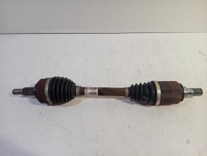 Gebruikte Aandrijfas links-voor Renault Clio Prijs € 120,00 Margeregeling aangeboden door Van der Ven Autorecycling B.V.