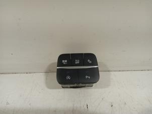 Gebruikte PDC Schakelaar Ford Puma Prijs € 25,00 Margeregeling aangeboden door Van der Ven Autorecycling B.V.