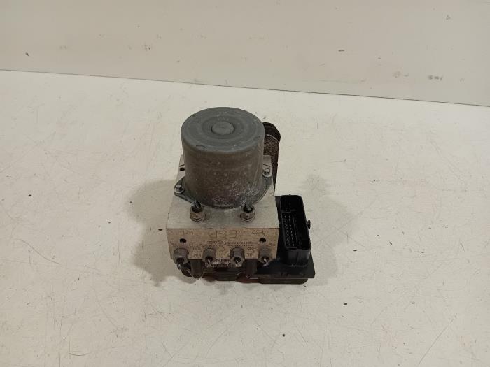 Gebruikte ABS Pomp Audi A4 Prijs € 195,00 Margeregeling aangeboden door Van der Ven Autorecycling B.V.