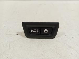 Gebruikte Schakelaar portier bediening BMW 4-Serie Prijs € 20,00 Margeregeling aangeboden door Van der Ven Autorecycling B.V.