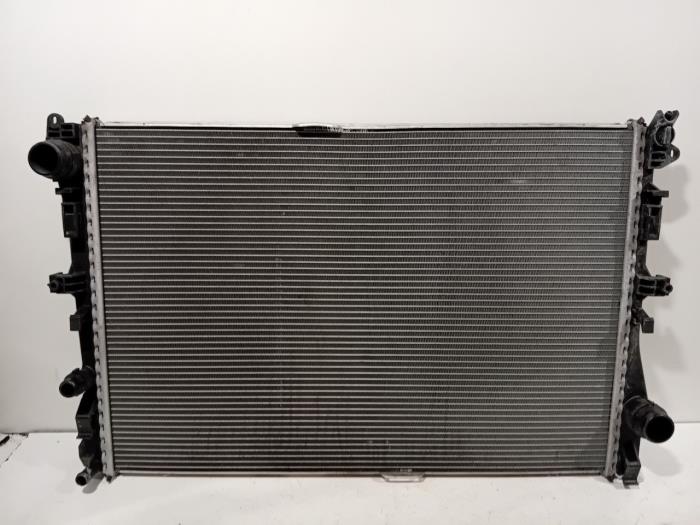 Gebruikte Radiateur Mercedes C-Klasse Prijs € 145,00 Margeregeling aangeboden door Van der Ven Autorecycling B.V.