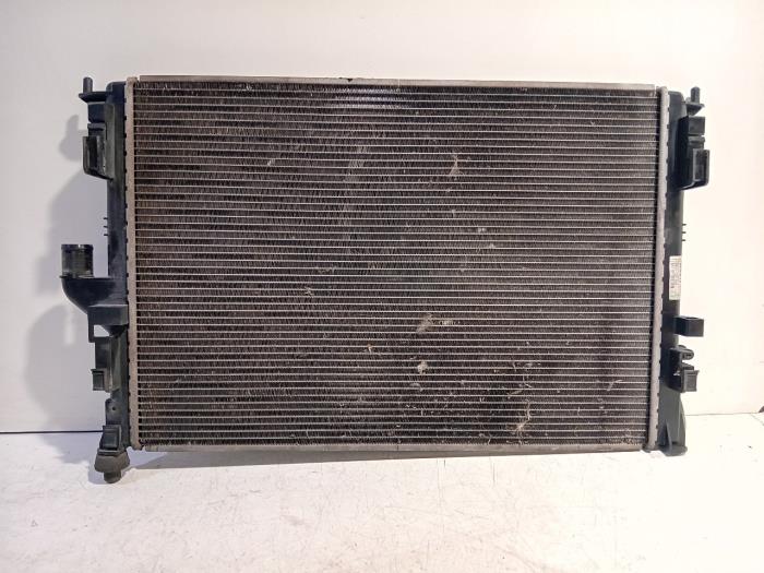 Gebruikte Radiateur Dacia Sandero Prijs € 90,00 Margeregeling aangeboden door Van der Ven Autorecycling B.V.