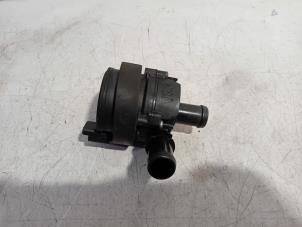 Gebruikte Waterpomp Renault Megane Prijs € 20,00 Margeregeling aangeboden door Van der Ven Autorecycling B.V.