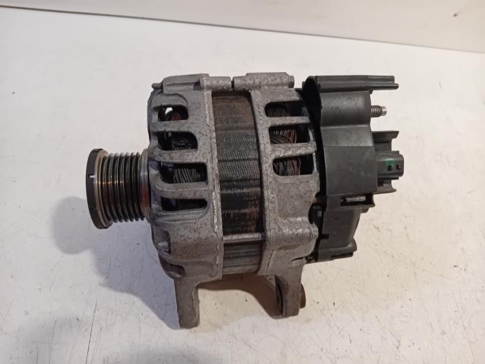 Gebruikte Alternator Dacia Duster Prijs € 120,00 Margeregeling aangeboden door Van der Ven Autorecycling B.V.