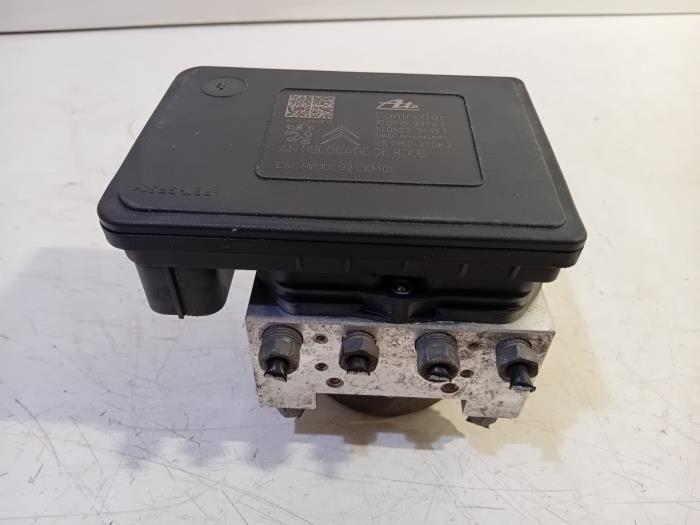 Gebruikte ABS Pomp Peugeot 2008 Prijs € 245,00 Margeregeling aangeboden door Van der Ven Autorecycling B.V.