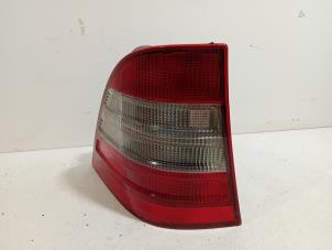 Gebruikte Achterlicht links Mercedes ML-Klasse Prijs € 85,00 Margeregeling aangeboden door Van der Ven Autorecycling B.V.