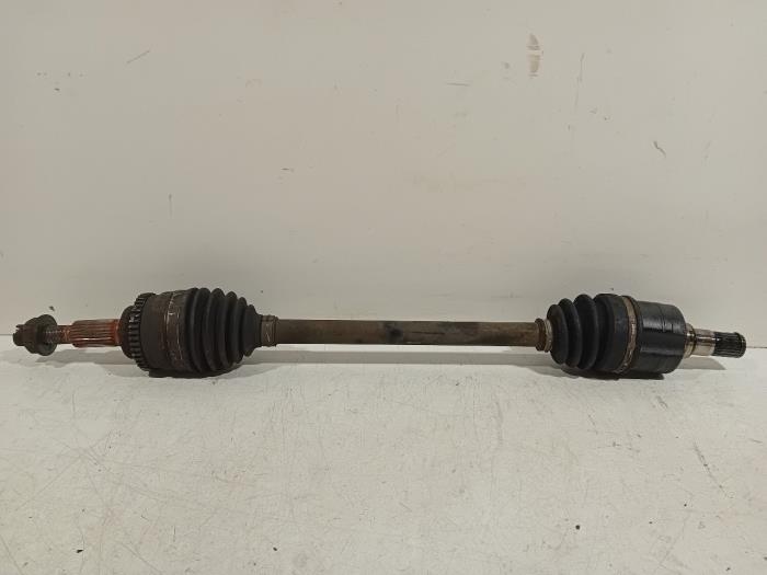 Aandrijfas links-voor van een Suzuki Swift 2005