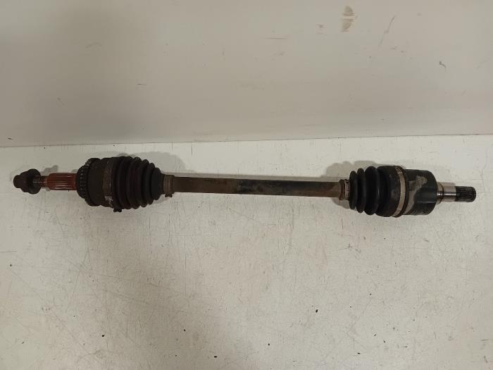 Aandrijfas links-voor van een Suzuki Swift 2005