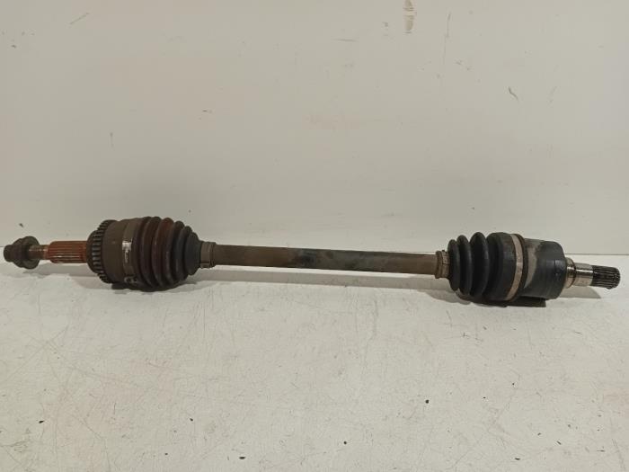 Aandrijfas links-voor van een Suzuki Swift 2005