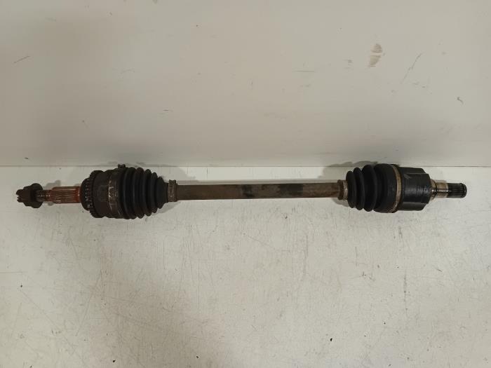 Aandrijfas links-voor van een Suzuki Swift 2005