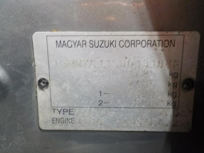 Aandrijfas links-voor van een Suzuki Swift 2005