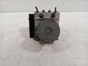 Gebruikte ABS Pomp Hyundai Santafe Prijs € 125,00 Margeregeling aangeboden door Van der Ven Autorecycling B.V.