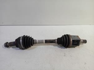 Gebruikte Aandrijfas links-voor Landrover Discovery Sport L550 Prijs € 110,00 Margeregeling aangeboden door Van der Ven Autorecycling B.V.