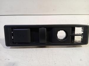 Gebruikte 12 Volt aansluiting BMW IX Prijs € 20,00 Margeregeling aangeboden door Van der Ven Autorecycling B.V.