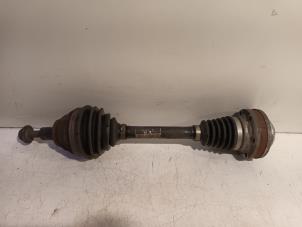 Gebruikte Aandrijfas links-voor Volkswagen Golf Prijs € 85,00 Margeregeling aangeboden door Van der Ven Autorecycling B.V.