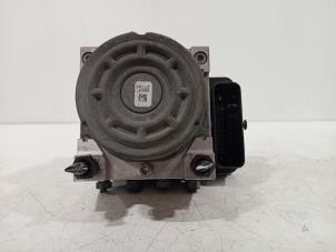 Gebruikte ABS Pomp Peugeot 2008 Prijs € 130,00 Margeregeling aangeboden door Van der Ven Autorecycling B.V.