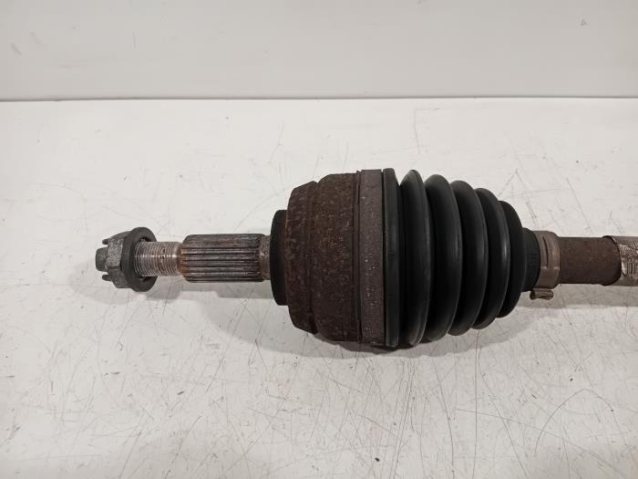 Aandrijfas rechts-voor van een Dacia Duster 2012