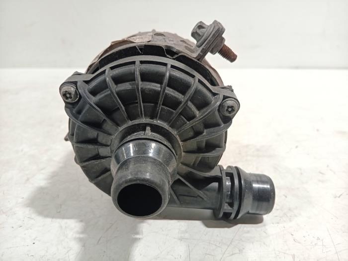Gebruikte Waterpomp Mercedes C-Klasse Prijs € 75,00 Margeregeling aangeboden door Van der Ven Autorecycling B.V.