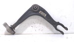 Gebruikte Draagarm rechts-voor Peugeot 407 Prijs € 21,00 Margeregeling aangeboden door Van der Ven Autorecycling B.V.