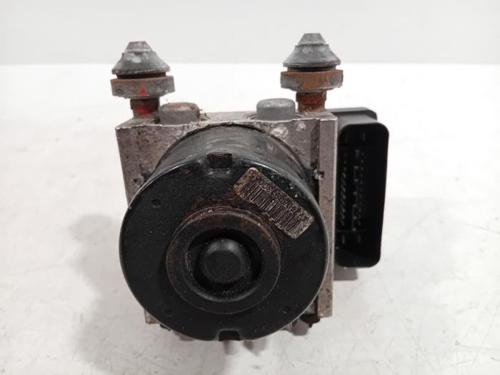 Gebruikte ABS Pomp Suzuki Swift Prijs € 149,95 Margeregeling aangeboden door Van der Ven Autorecycling B.V.