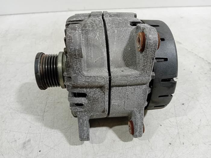 Gebruikte Alternator Audi A4 Prijs € 70,00 Margeregeling aangeboden door Van der Ven Autorecycling B.V.